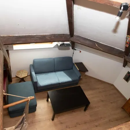 Bright Apartment With Mezzanine דירה ליל